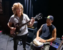 Patti Quatro and Lee Mandeloni warming up during the sound check. You can see the stairs that lead from the second level to the stage behind Patti.